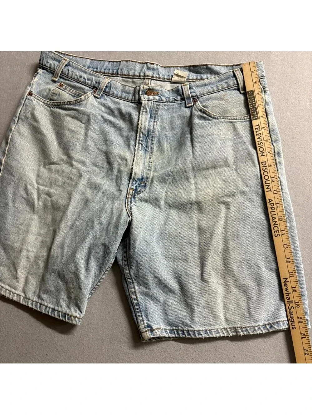 Vintage Levis 550 Denim Shorts Mens 40 Blue Light Wash Relaxed Fit Made in USA